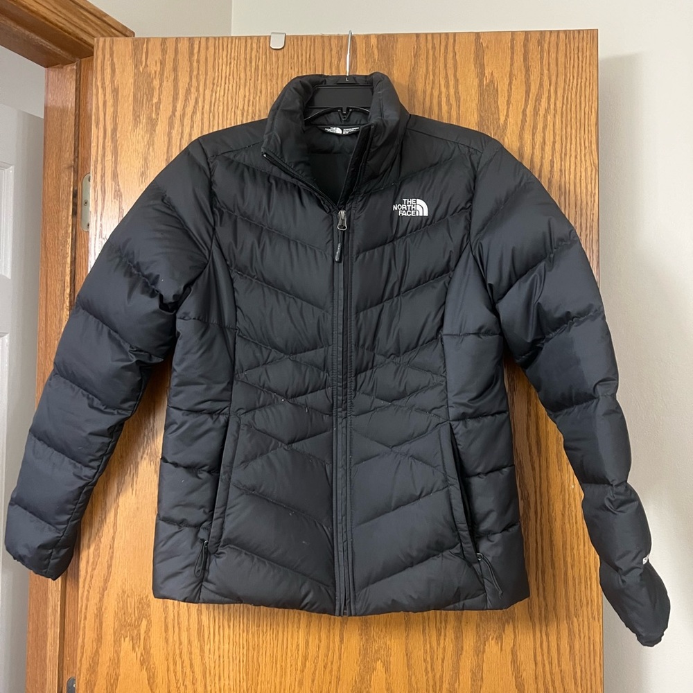 EUC Women’s The North Face 550 Black Puffer Down Coat Size Medium